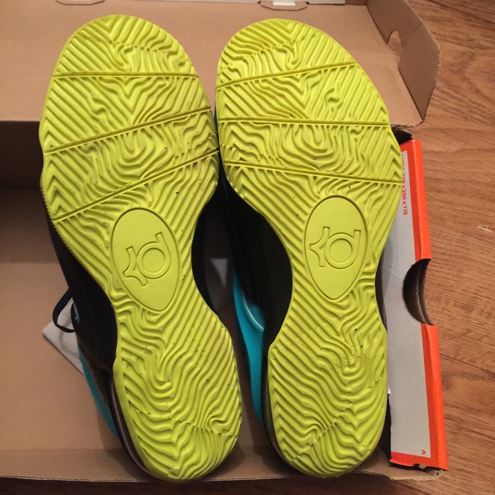 Nike - Picture 7 of 7